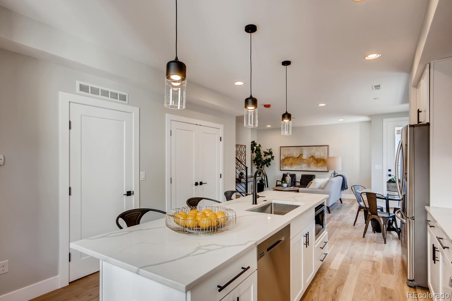 1385 Raleigh Kitchen Up close