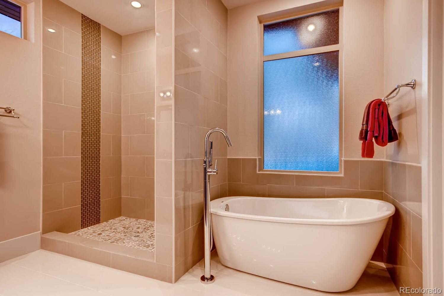 2660 King Master Bath Claw Tub